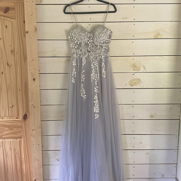 Prom dress size 6, plenty of length, slight train. - Picture 2 of 11